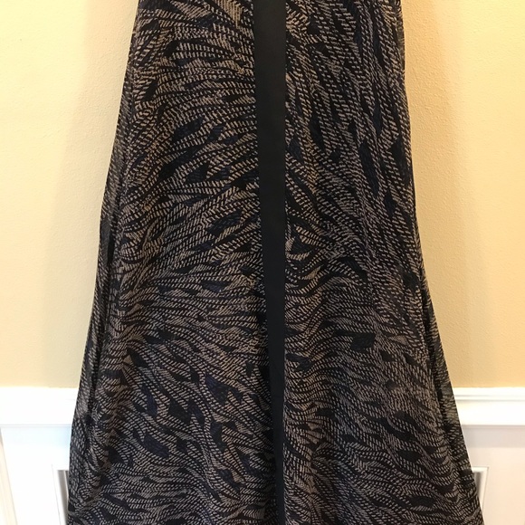 Gorgeous BCBG MaxAzria Size 4 Halter Dress - Picture 4 of 14